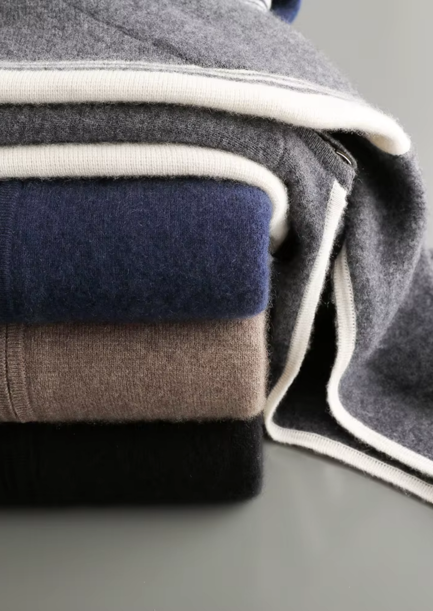 Pure Extra-Fine Merino Wool Dark Gray Damien Set